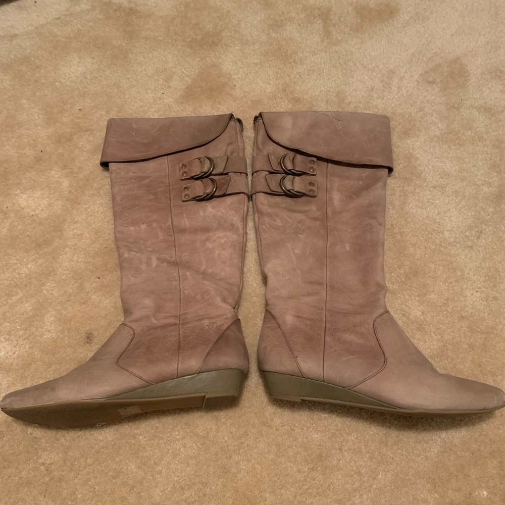 Jessica Simpson taupe leather boot